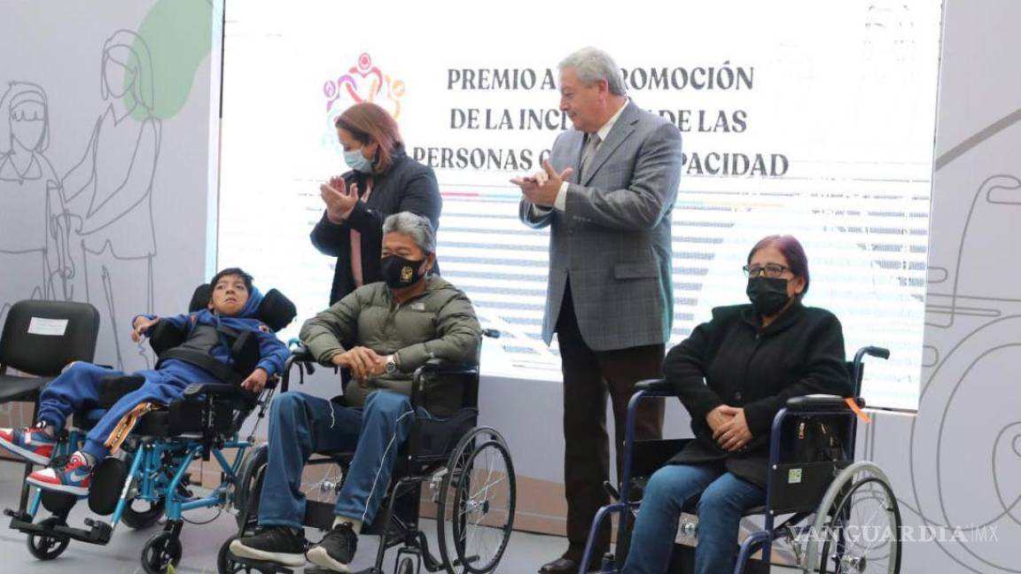 Premia Chema Fraustro lucha por la inclusión de personas con discapacidad en Saltillo