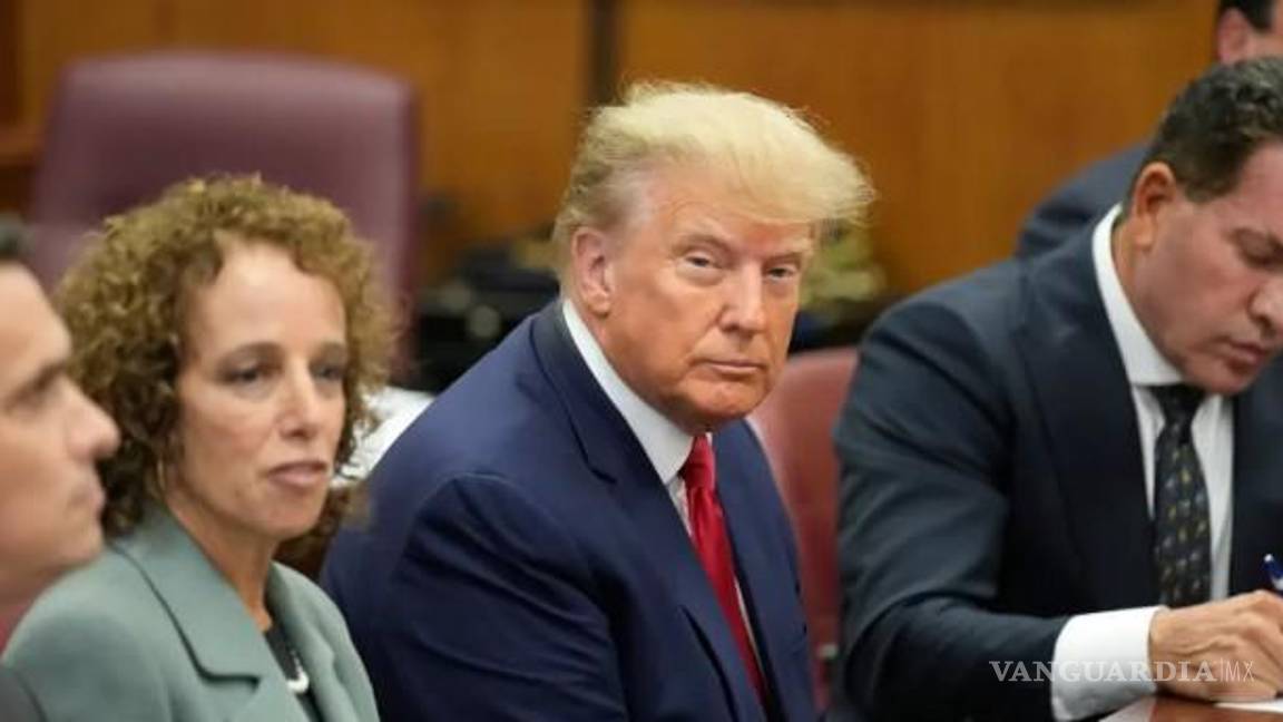 Casi la mitad de los estadounidenses cree que Trump debería suspender su campaña de 2024 por acusación