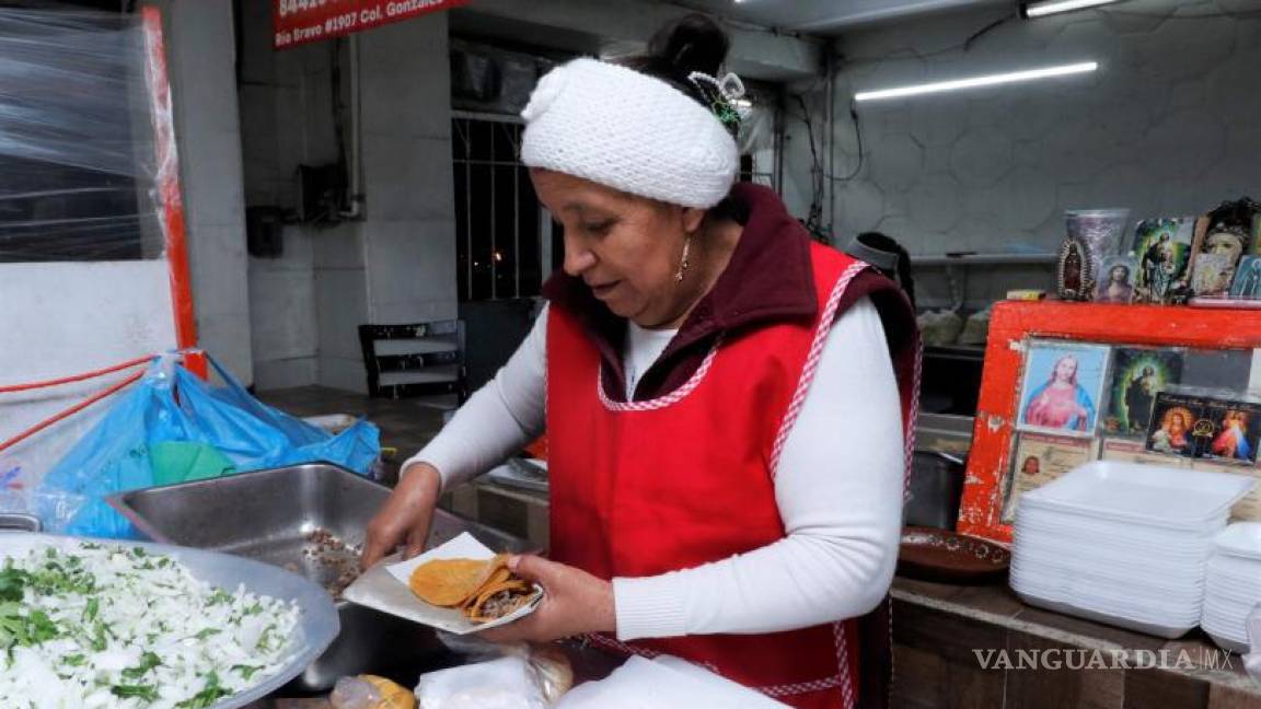 $!“Conmigo no”, señala Martha ante la pregunta de si siente que la tradición de las levantadas se ha ido perdiendo. “Mientras yo tenga vida, yo no dejo mi fe”, finalizó.