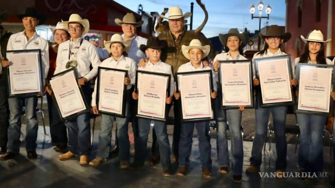 Saltillo: Premian a menores que participaron en la Olimpiada Nacional de Rodeo celebrada en Aguascalientes