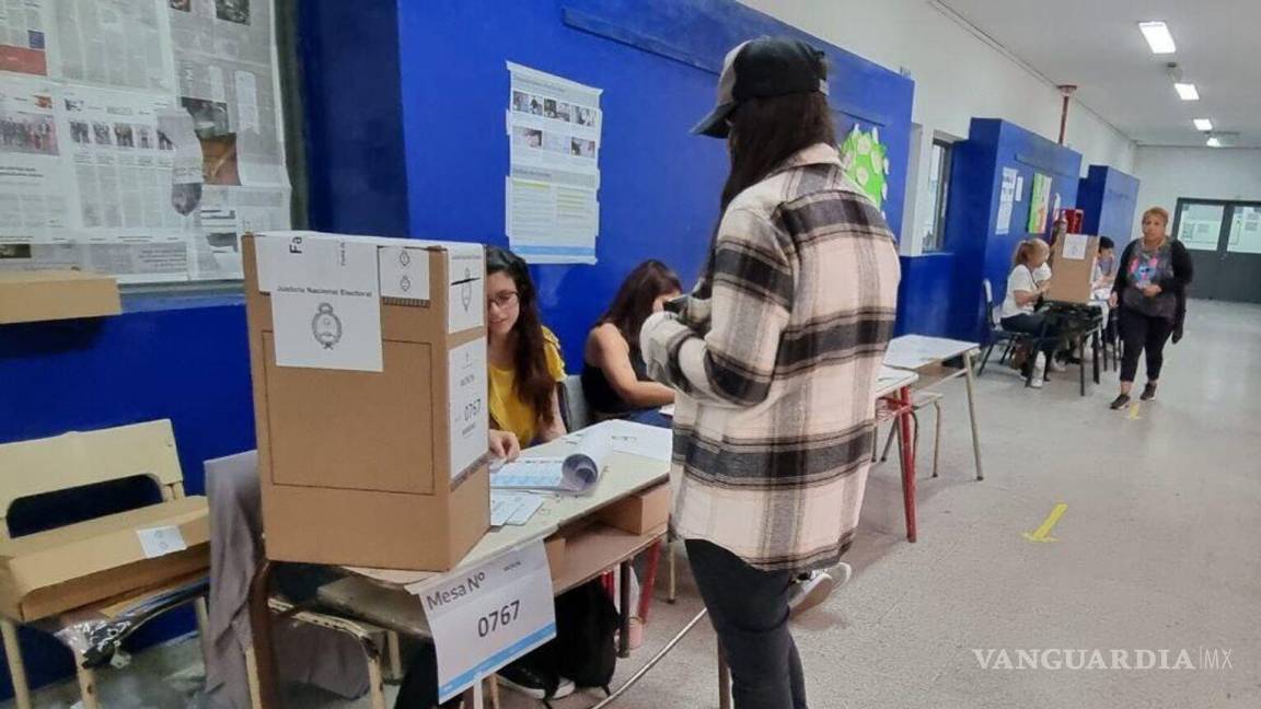 Cierran centros de votación en Argentina, arranca conteo oficial de la elección presidencial
