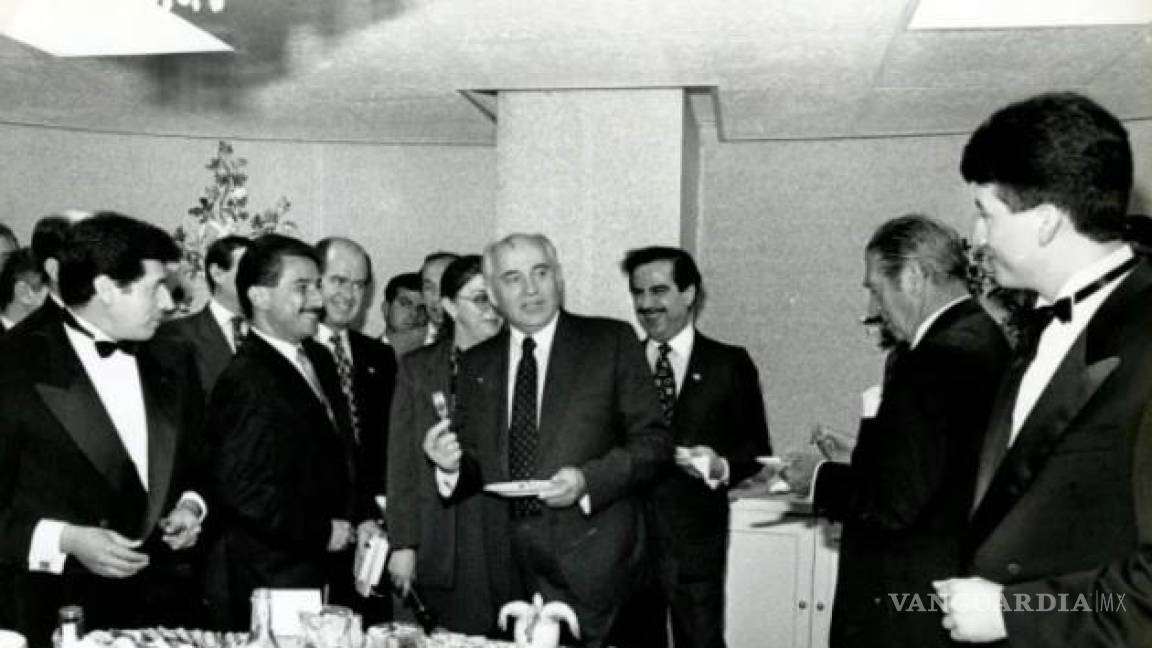 $!Juan Francisco Ealy Ortiz, Presidente Ejecutivo y del Consejo de Administración de EL UNIVERSAL, recibió a Mijaíl Gorbachov el 10 de diciembre de 1992.