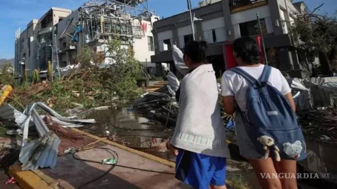 263 extranjeros logran salir de Acapulco tras paso de ‘Otis’