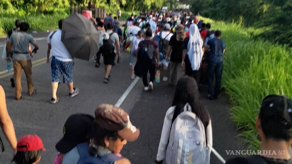 Caravana migrante llegó a Huixtla, en Chiapas; reanuda su marcha el jueves