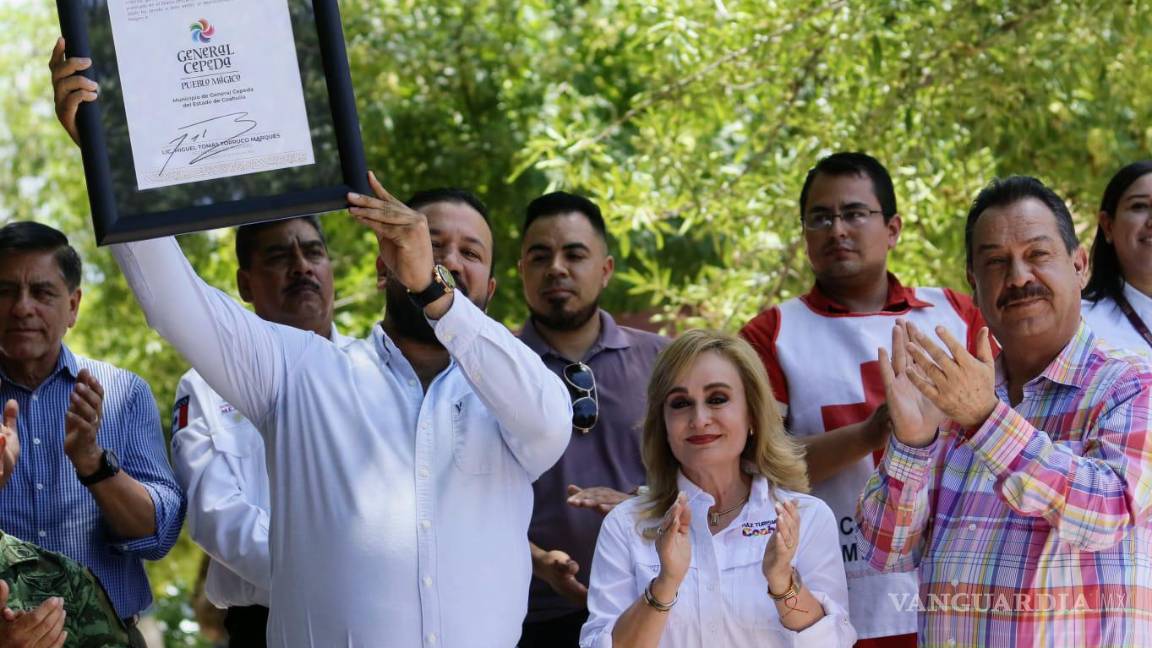 $!Pablo Salas recibió el distintivo con el que se reconoce a a General Cepeda como Pueblo Mágico.