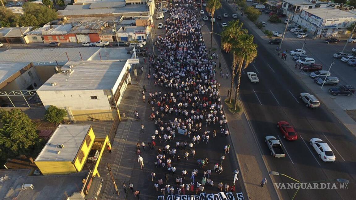 $!Padres y familiares de los niños fallecidos en el incendio de la Guardería ABC en 2009 participan en una manifestación en la ciudad de Hermosillo, Sonora (México).