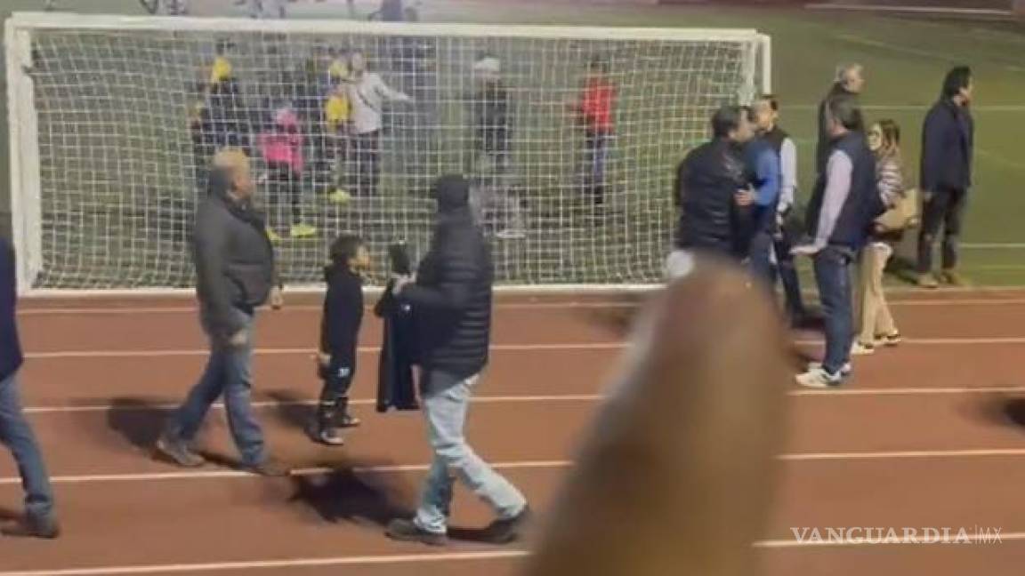 Padres pelean durante juego de futbol infantil en Saltillo