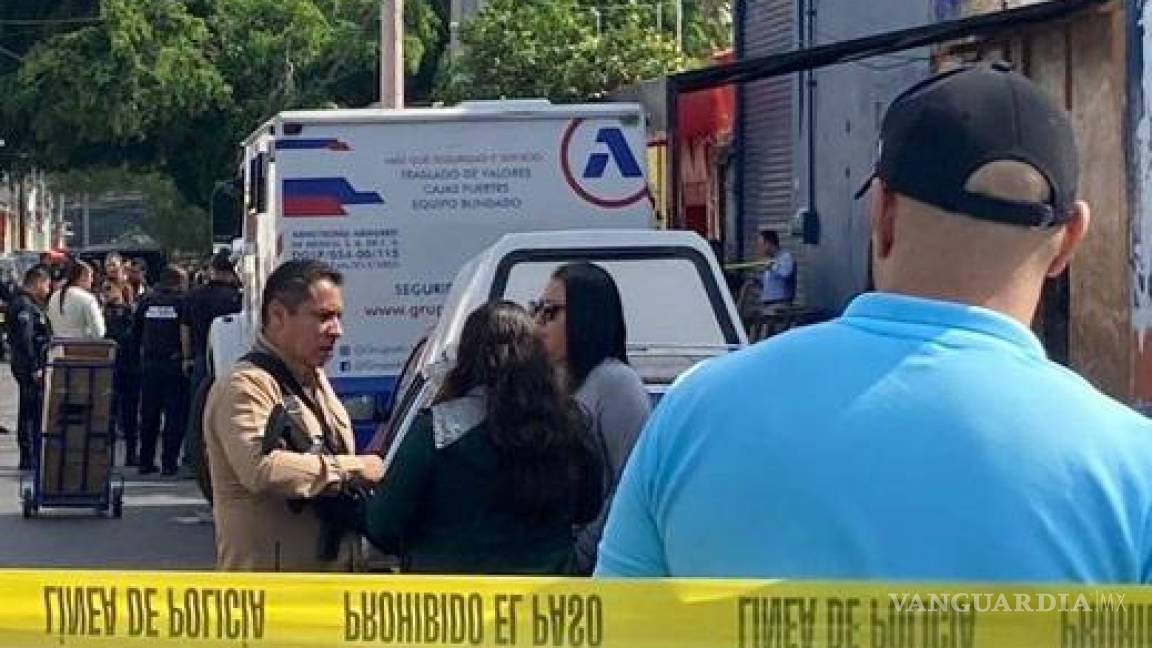 Ladrones matan a custodios de camioneta de valores y se llevan las bolsas de dinero, en Jalisco