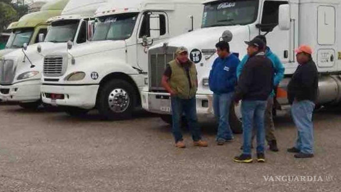 $!Sí hay paro nacional de transportistas, bloquean carreteras para exigir seguridad