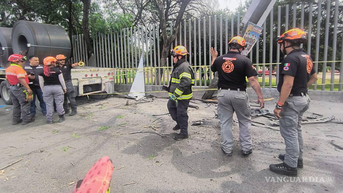 Unidad pesada sin frenos mata a dos y deja dos heridos, en Nuevo León