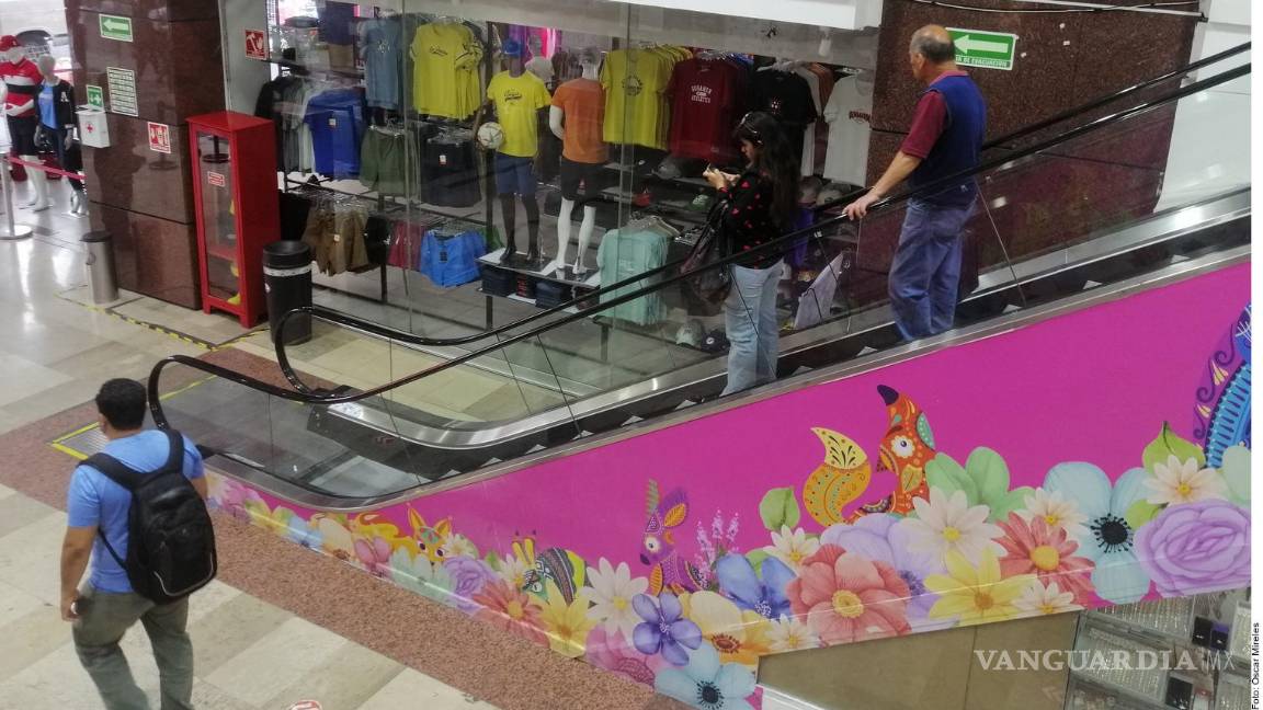 $!Autoridades detectan cargamentos completos de productos piratas que son almacenados en naves industriales.