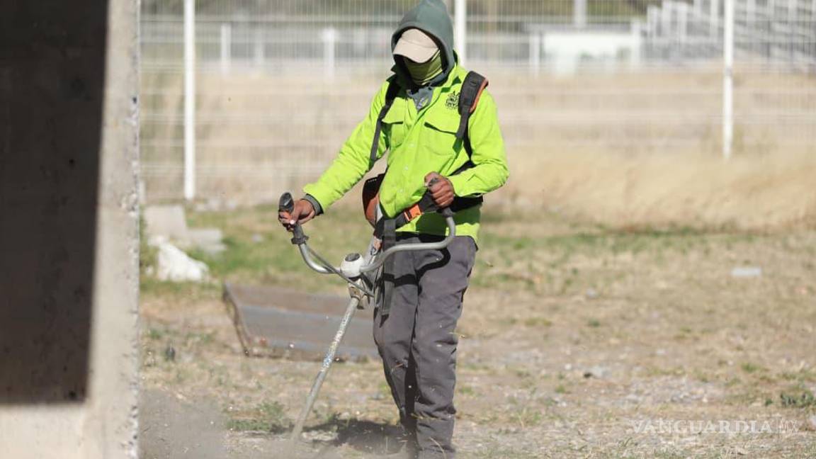 $!Personal municipal intervino La Madriguera con labores de limpieza y retiro de maleza.
