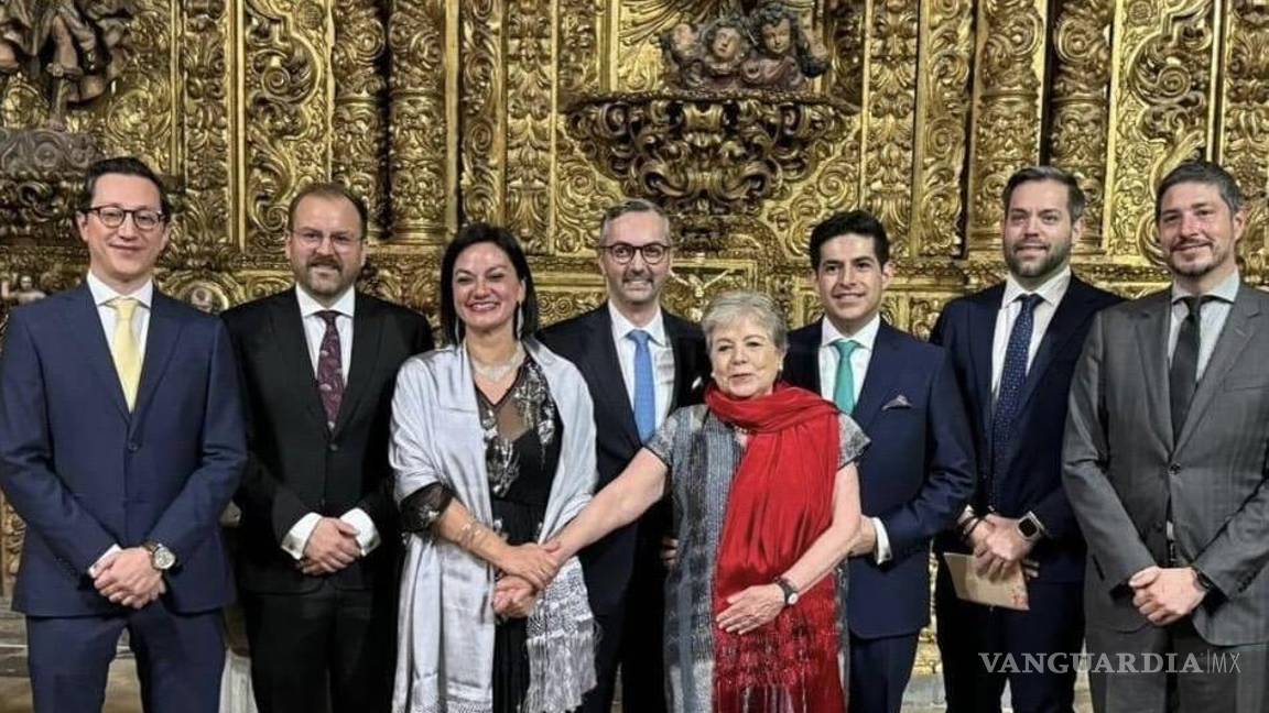 $!Boda de Martín Borrego Llorente (corbata verde), comisionado de Semarnat, y Ionuţ Vâlcu (centro), número dos de la embajada de Rumania en México.
