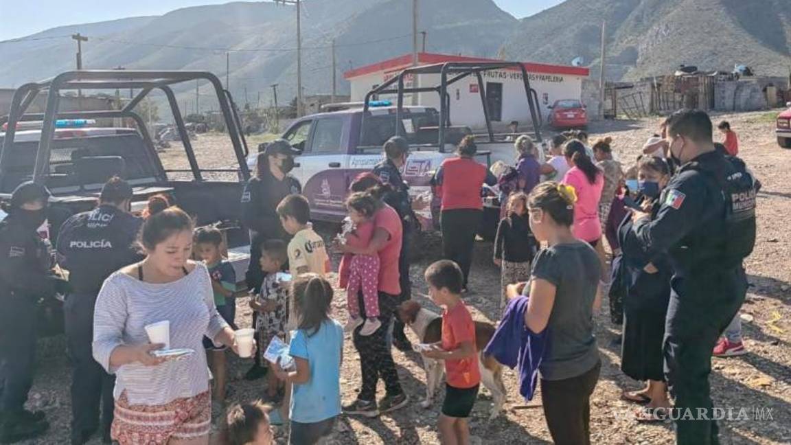 $!Durante la convivencia, los oficiales repartieron refrigerios que ellos mismos prepararon.
