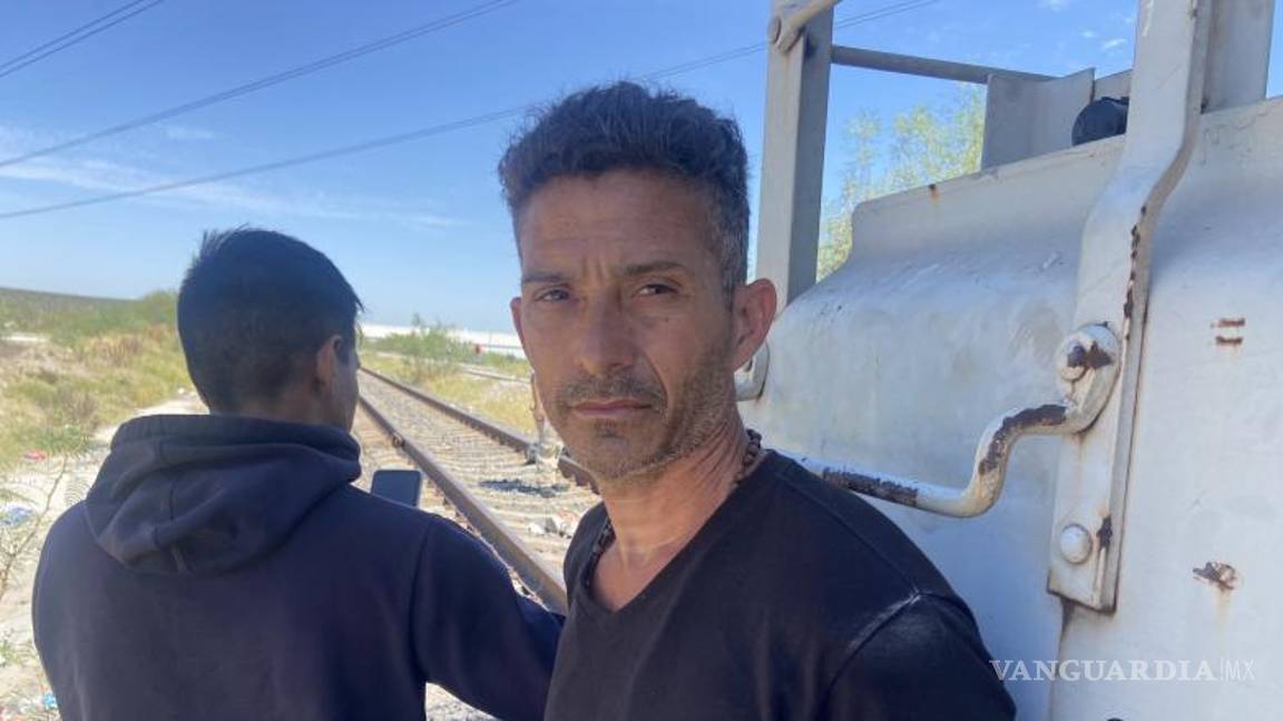 $!Un sacerdote de Frontera, Coahuila, ofreció refugio a algunos de los migrantes en la Iglesia del Verbo Encarnado.