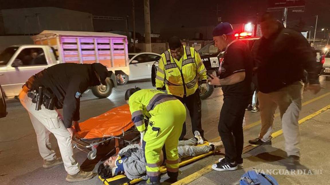 $!Édgar Ismael Estrada Jiménez, de 22 años de edad, resultó lesionado al caerse de la moto en la que iba de acompañante.