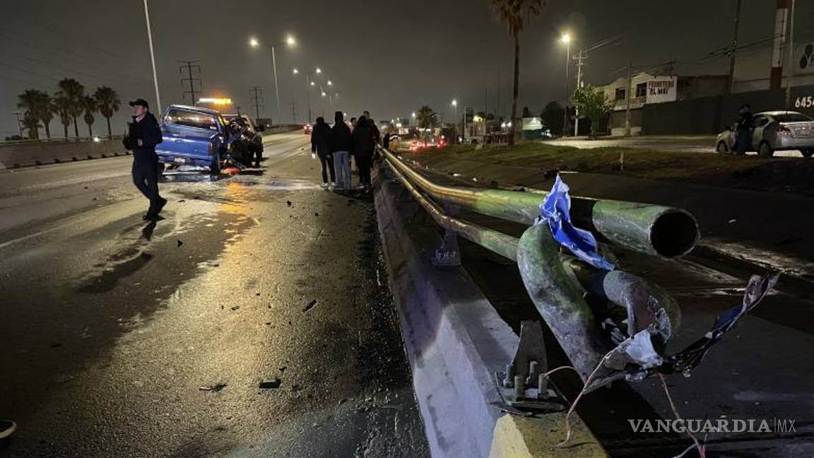 $!El accidente ocurrió alrededor de las 03:30 horas en la vía de poniente a oriente, cerca del puente de Zaragoza