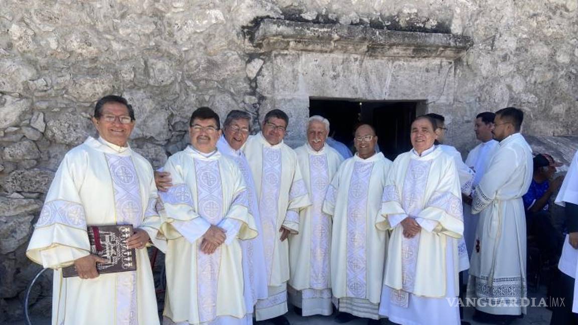 $!La misa crismal fue en la Parroquia Santiago Apóstol, ubicada frente a la plaza principal de Monclova.