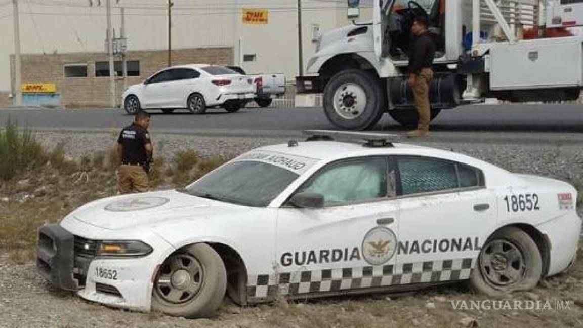 Tras chocar con un camión en Saltillo, vuelcan elementos de la Guardia Nacional