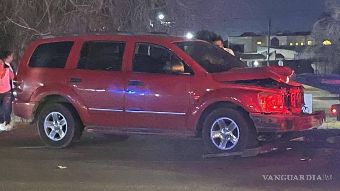 $!En el accidente estuvieron involucradas una camioneta Dodge Durango, que chocó por alcance contra una Chevrolet que circulaba de oriente a poniente.