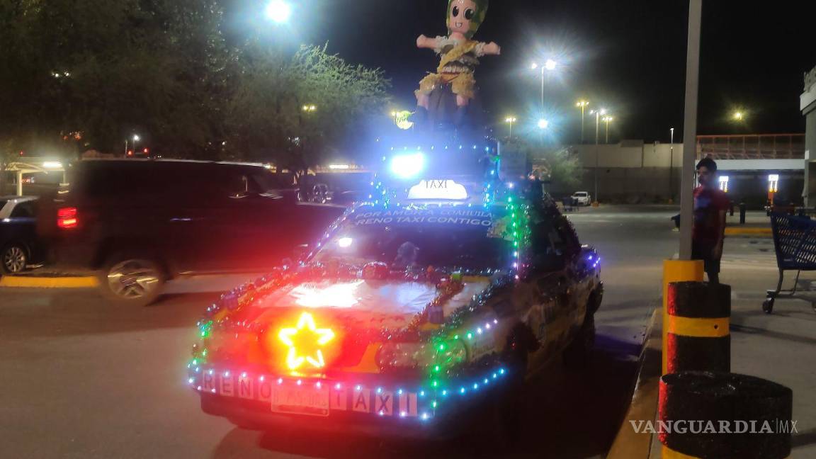$!Las calles de Saltillo se llenan de color con el paso del Renotaxi en estas fechas especiales.