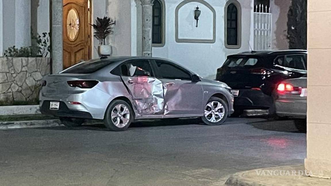 $!El impacto ocurrió en un costado del Chevrolet Cruze cuando la conductora intentó dar vuelta hacia el fraccionamiento.