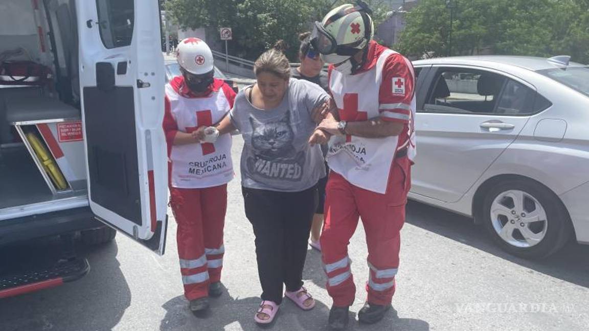 $!La víctima fue trasladada al Hospital General de Saltillo, donde se informó que se encontraba fuera de peligro.