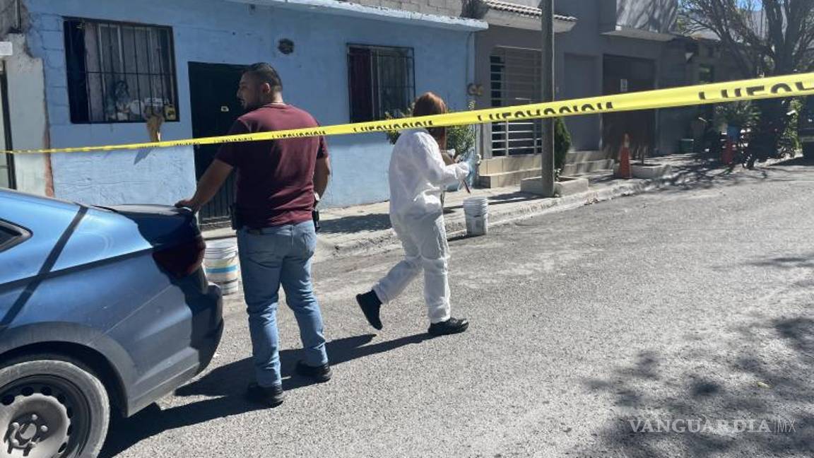 $!Una ambulancia de la Cruz Roja llegó al lugar después de que la familia solicitara ayuda al servicio de emergencia 911.
