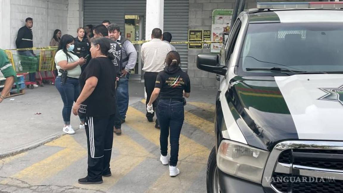 $!Una patrulla de Preventiva Municipal y del GRS acordonaron al exterior de la tienda.