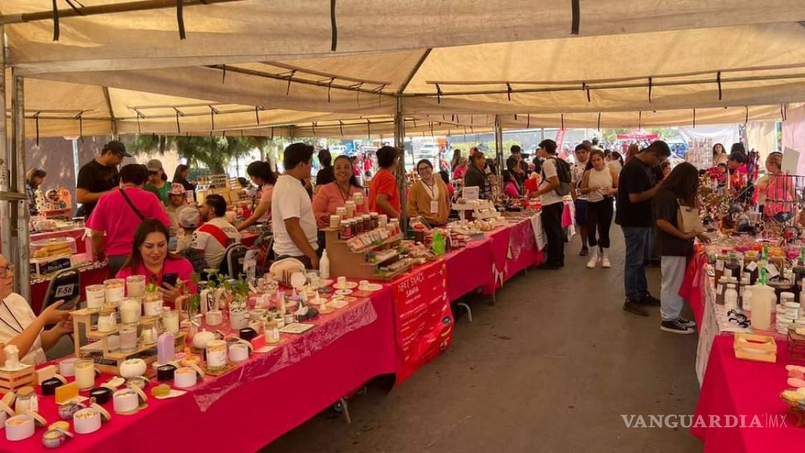 Capacitan a mujeres del Paseo de las Emprendedoras de Torreón en temas de sororidad