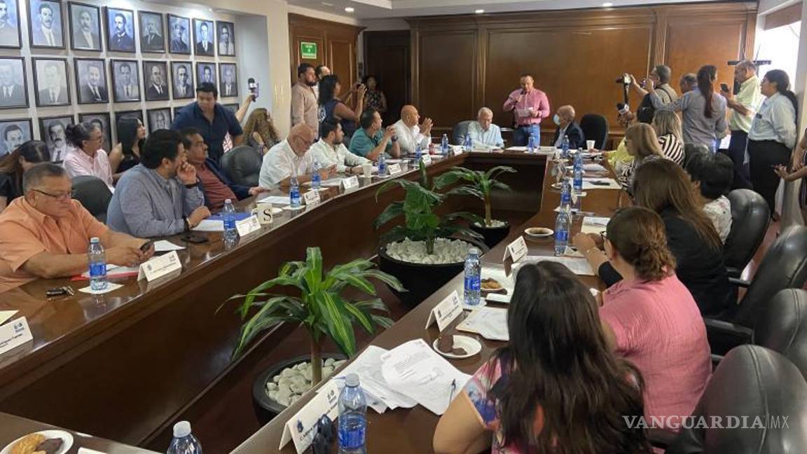 $!En la reunión, el Alcalde habló de los casos de abusos policiacos y de cómo fue testigo de uno.