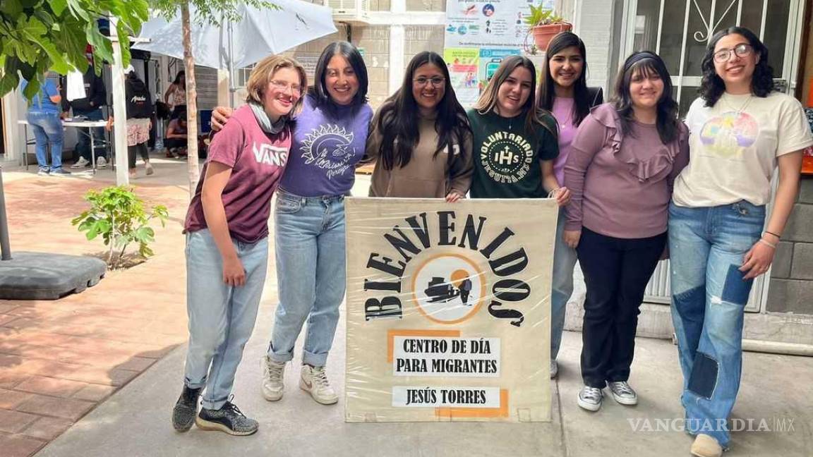 Jóvenes chihuahuenses pasaron sus vacaciones sirviendo a migrantes en Torreón