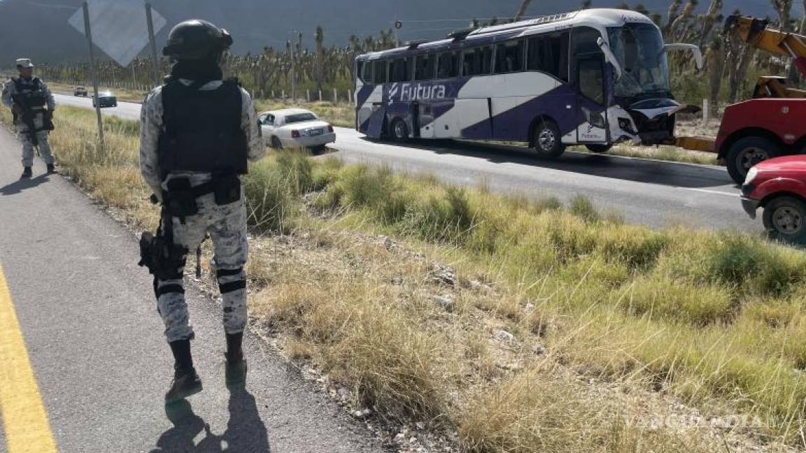 Volcadura de autobús deja ocho pasajeros heridos en carretera Saltillo-Zacatecas; conductor dormitó