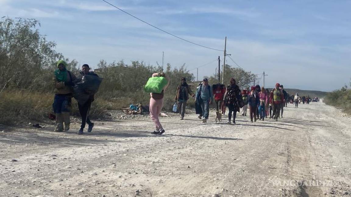 $!Un grupo de indocumentados quedó varado en las vías del tren en la colonia Independencia, tras ser desprendidos de los vagones.