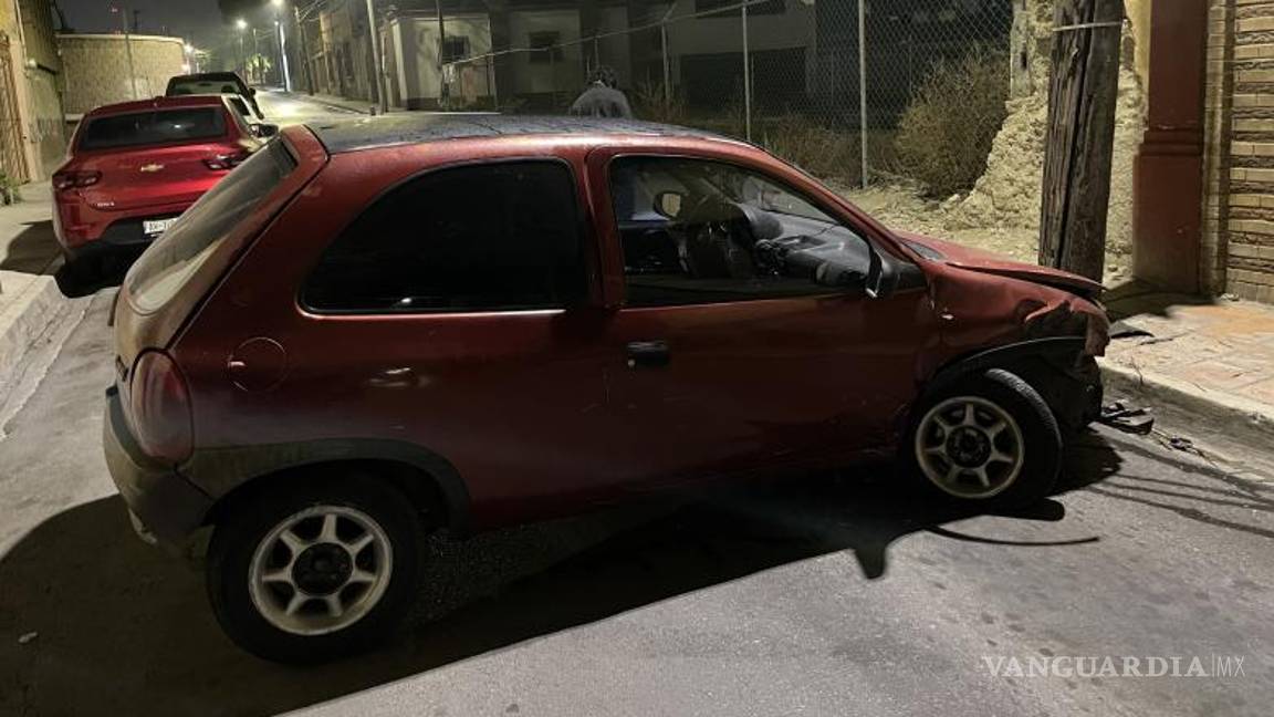 $!El ruido del choque despertó a los vecinos, que salieron a comprobar si sus propios vehículos habían sufrido daños, pero afortunadamente no fue así.