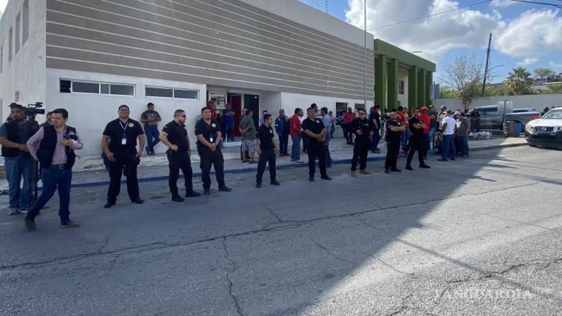 $!Los cuerpos policiacos en todo momento se mostraron disciplinados.