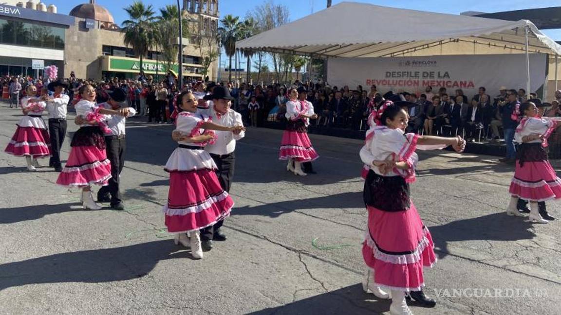 $!Danzas folclóricas engalanaron el desfile conmemorativo de la Revolución Mexicana en Monclova.Contingentes