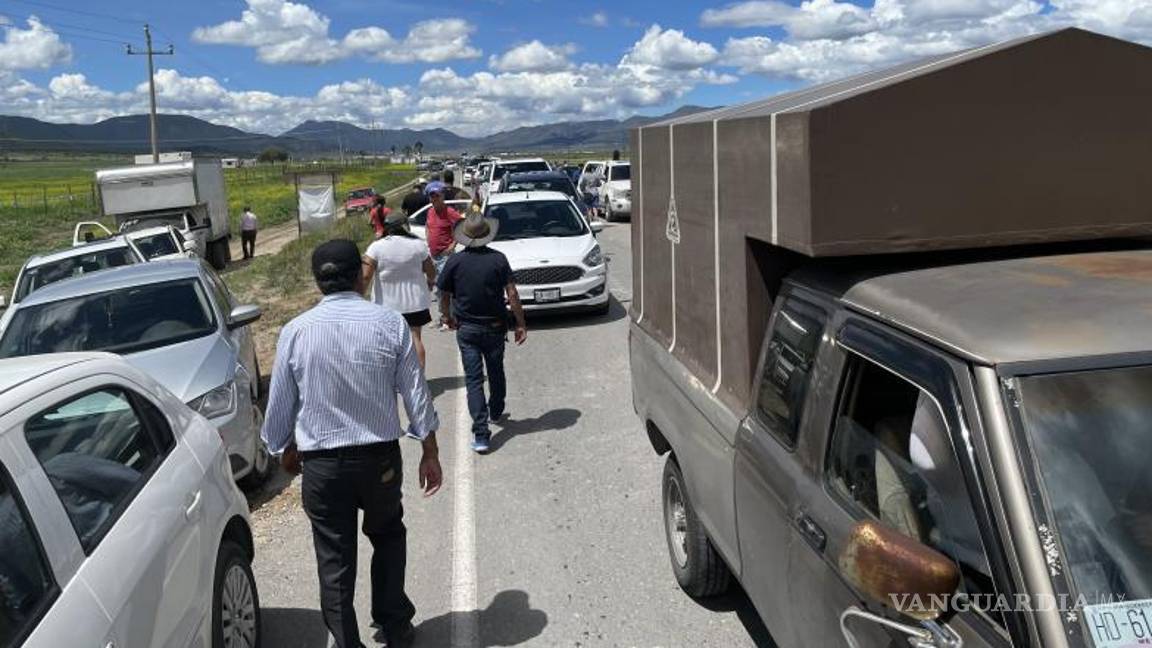 $!El accidente ocurrió cerca de las 11:30 horas, en el kilómetro 17 a la altura del ejido Mesón del Roble.