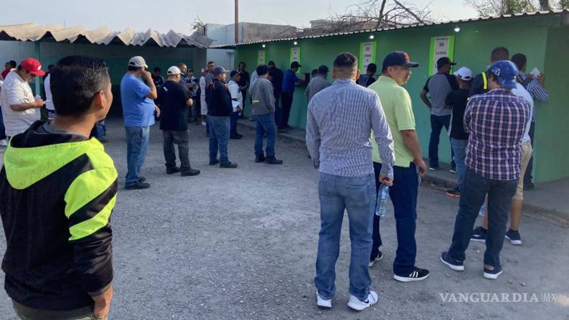 $!Para mayor seguridad de los empleados, se pidió el apoyo de la Policía Municipal.