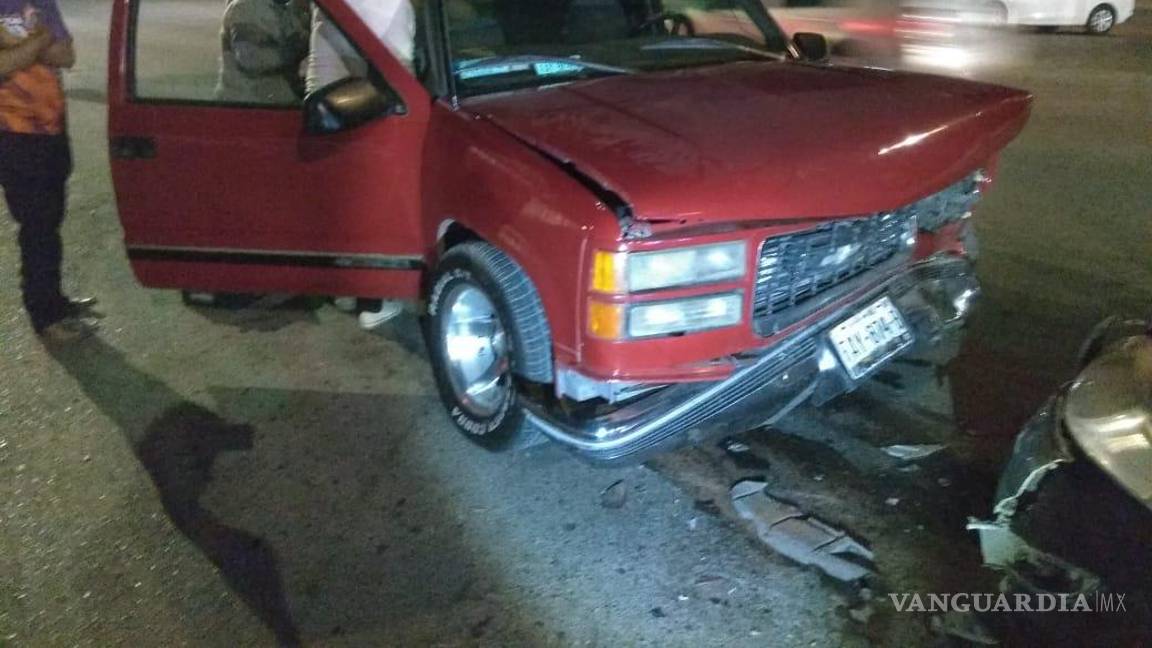 Descuido de conductores causa accidente en Calzada Madero de Saltillo, deja cinco lesionados