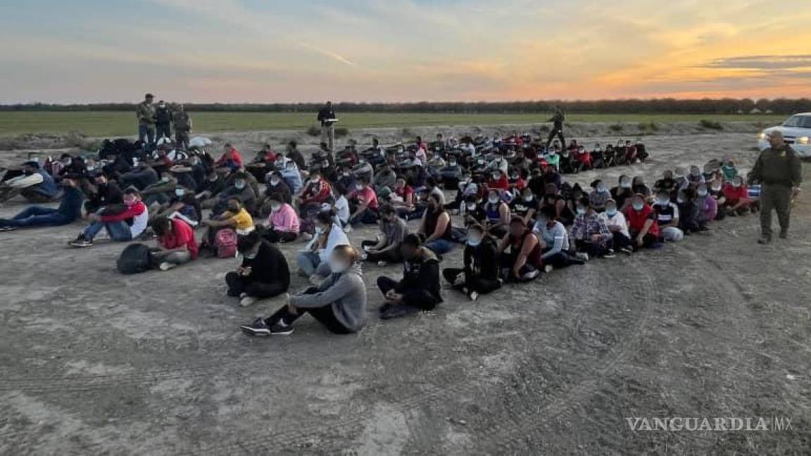 En Del Rio, Texas, detienen en 36 horas a 976 migrantes indocumentados