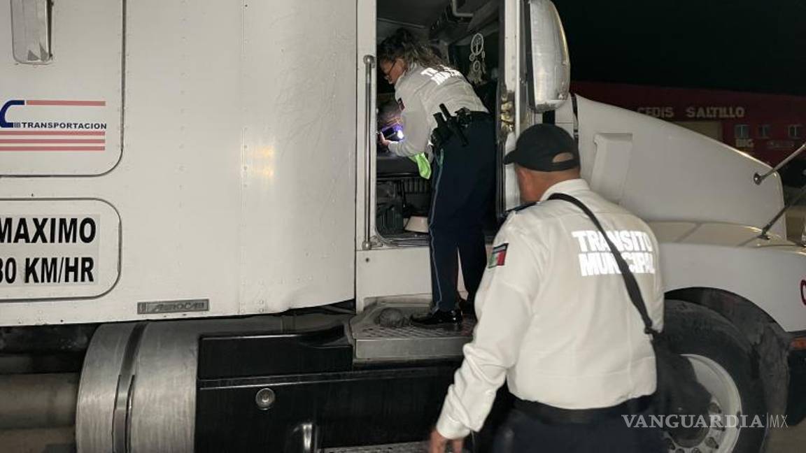 $!Elementos policiacos salvaron la vida del hombre.