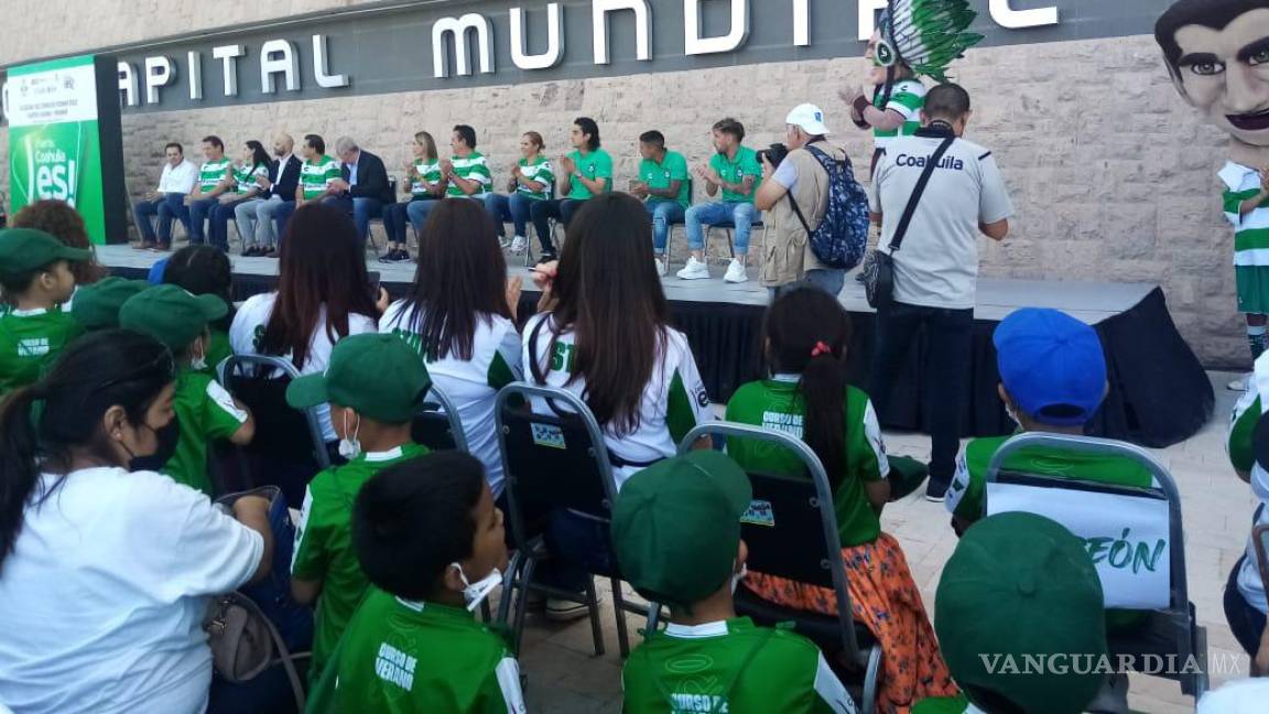 Niñas y niños de Monclova visitaron el estadio TSM del Club Santos en Torreón