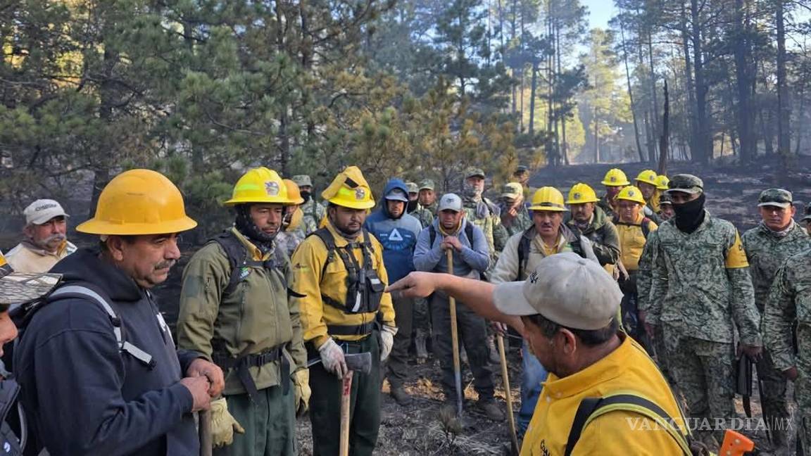 $!Brigadistas de diversas corporaciones estatales y federales se enfrentan desde hace semanas al difícil terreno y las condiciones adversas del norte de Coahuila, donde un incendio ha arrasado con miles de hectáreas de la Sierra Maderas del Carmen.