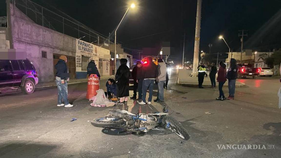 $!Tránsito Municipal realizó el peritaje en el lugar para deslindar responsabilidades tras el choque.