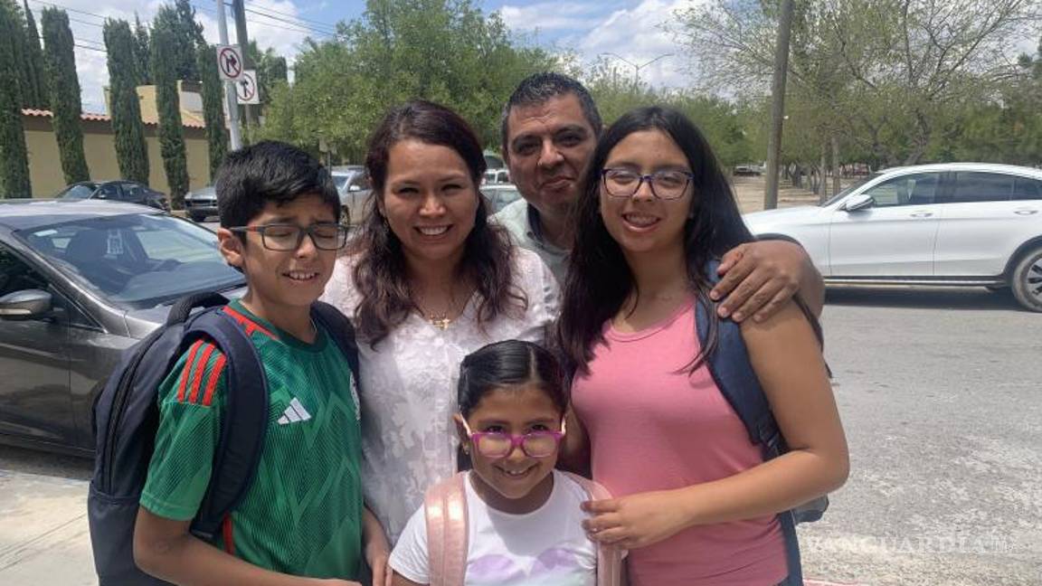 $!Las familias acudieron a la bendición de mochilas.