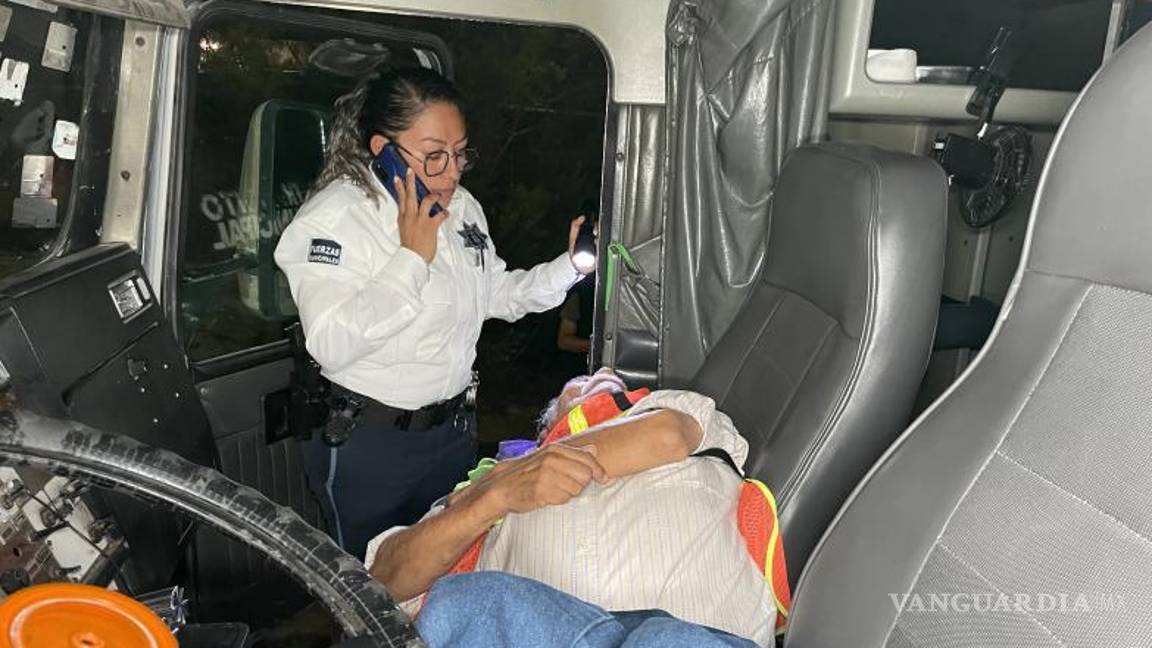 $!Los primeros auxilios fueron otorgados por los policías.