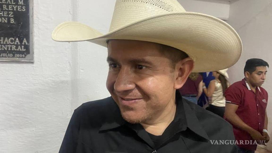 $!Hugo Lozano se dijo complacido por el desarrollo de la feria de la ciudad.