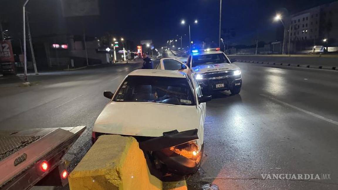 $!En el lugar del accidente se presentó un agente vial para tomar nota de los hechos y elaborar un informe que será presentado ante el Ministerio Público.
