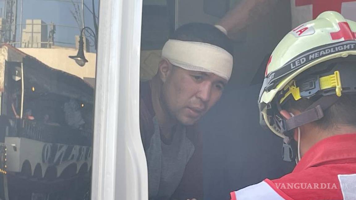 $!El sujeto en presunto estado de ebriedad aseguró encontrarse bien, y se negó a un traslado al hospital.